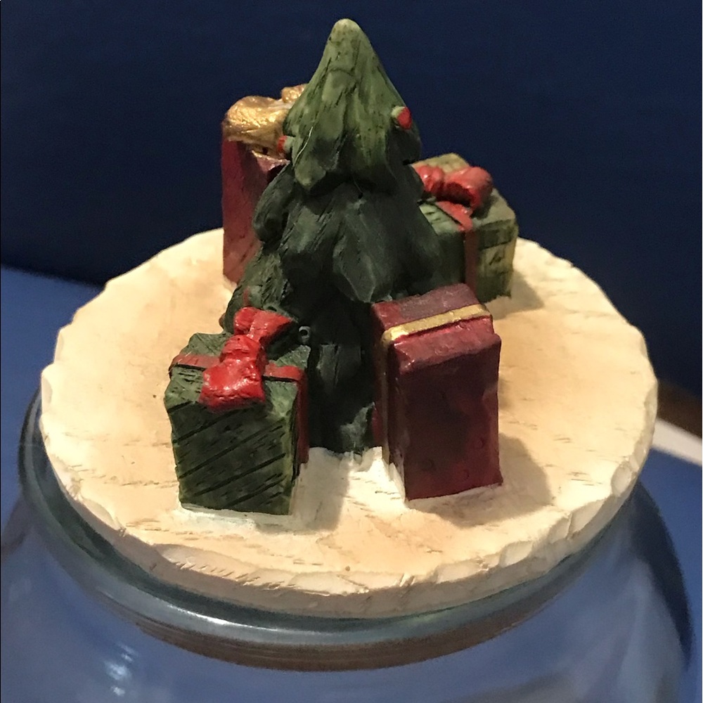 Glass jar with Christmas tree/gifts lid - Picture 12 of 16